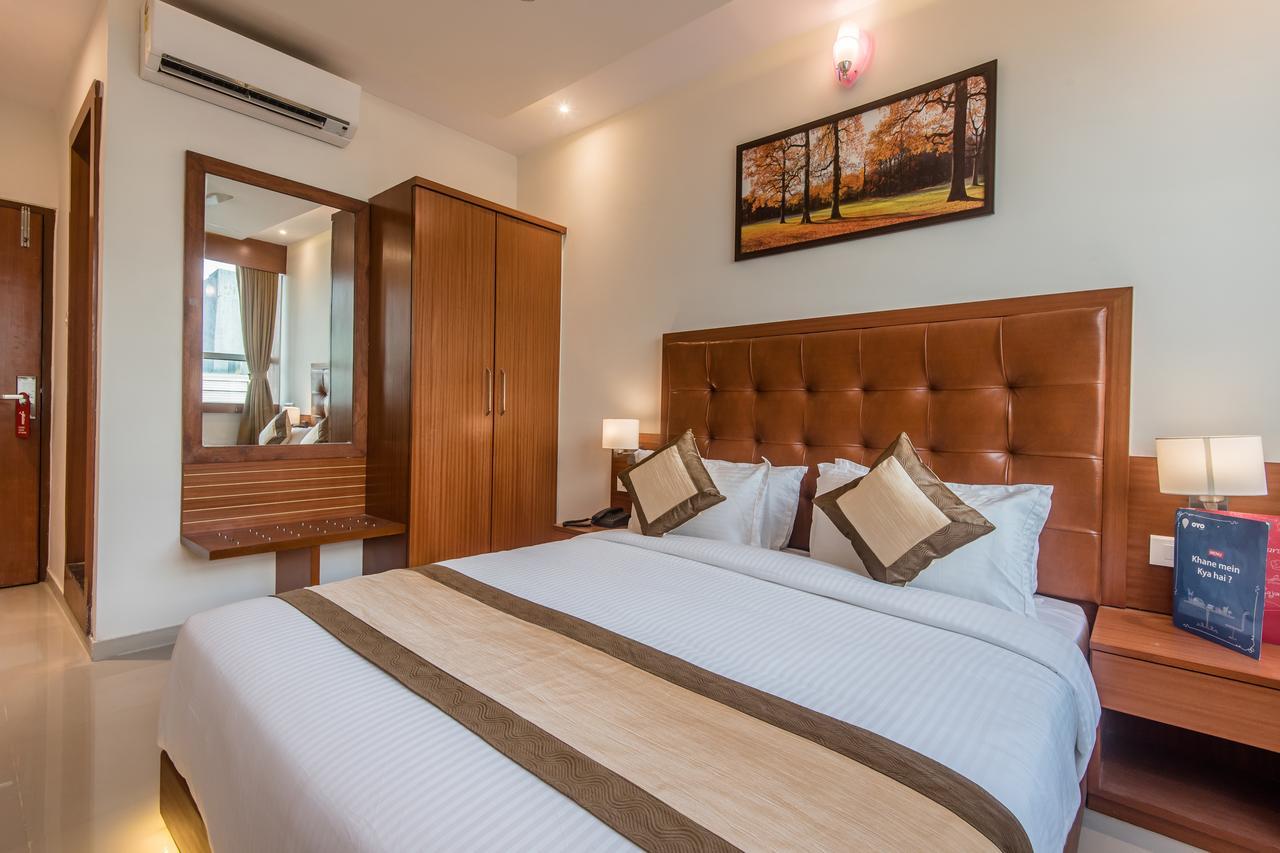 نافي مومباي Oyo 9328 Empire Suite المظهر الخارجي الصورة