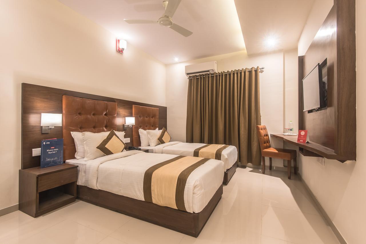 نافي مومباي Oyo 9328 Empire Suite المظهر الخارجي الصورة