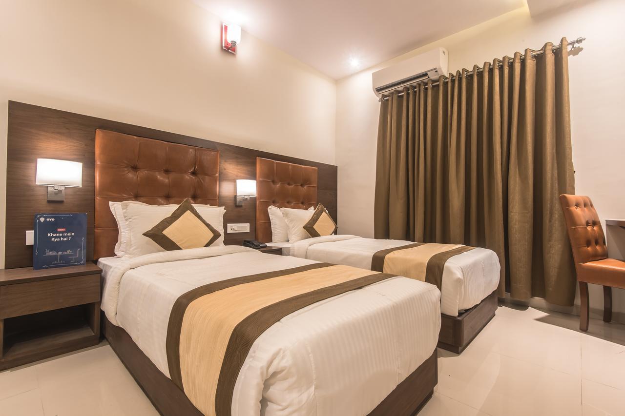نافي مومباي Oyo 9328 Empire Suite المظهر الخارجي الصورة