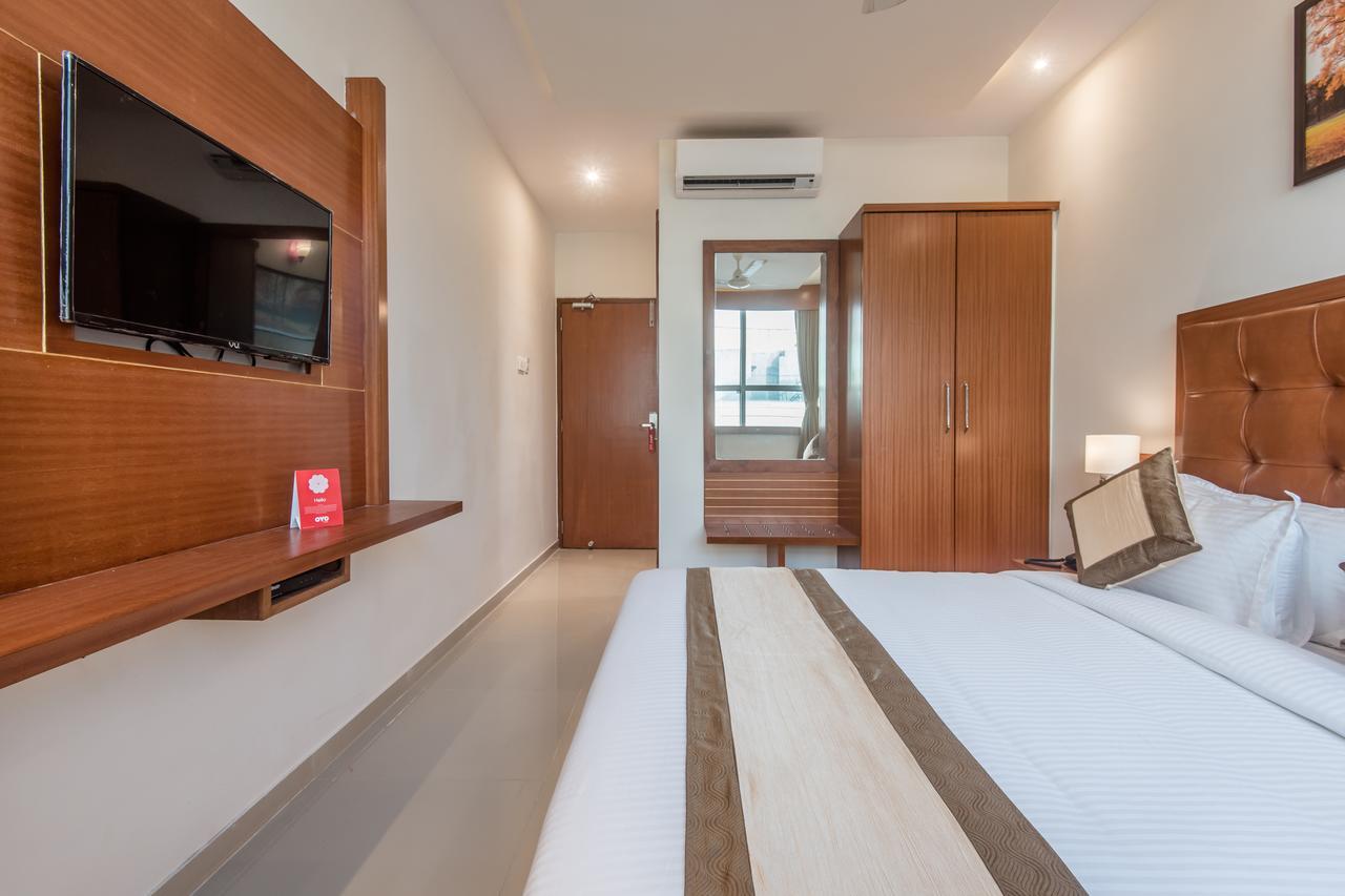 نافي مومباي Oyo 9328 Empire Suite المظهر الخارجي الصورة